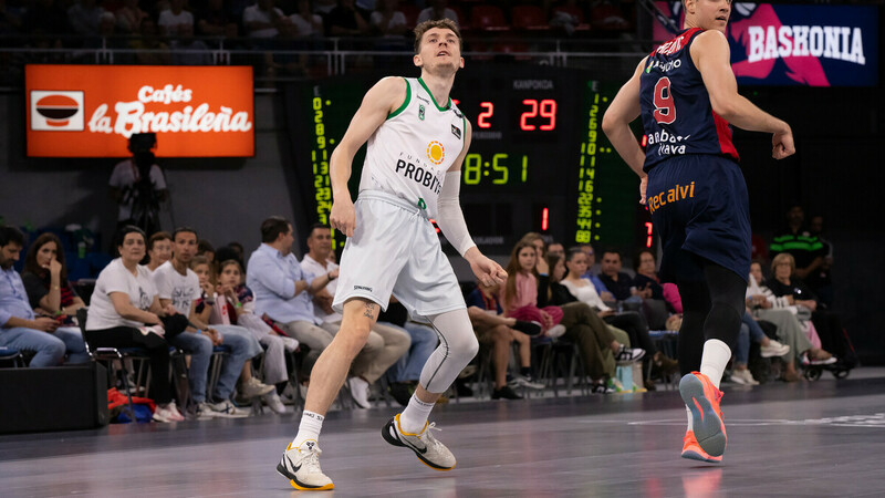 Kyle Guy destroza récords en el primer partido de Playoff