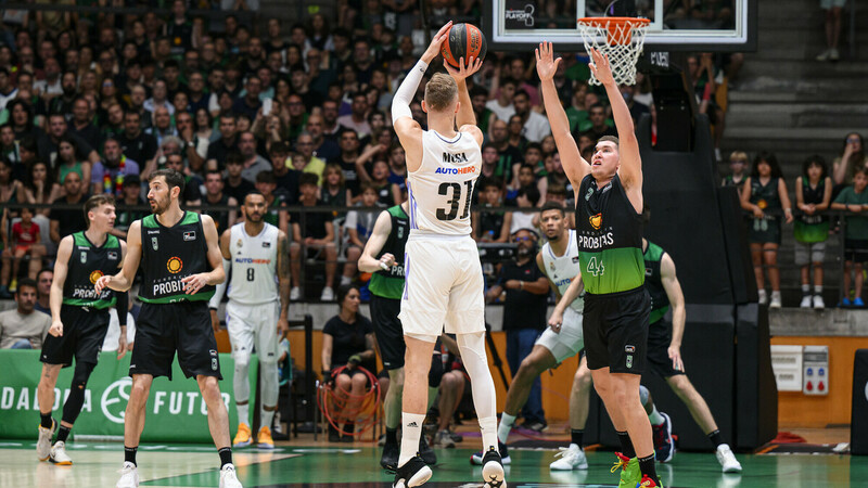 El Real Madrid le da la vuelta a la serie al son de Dzanan Musa