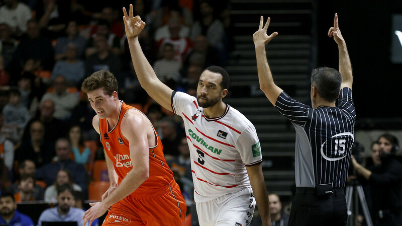 Paso de gigante del Coviran Granada en La Fonteta (75-81)