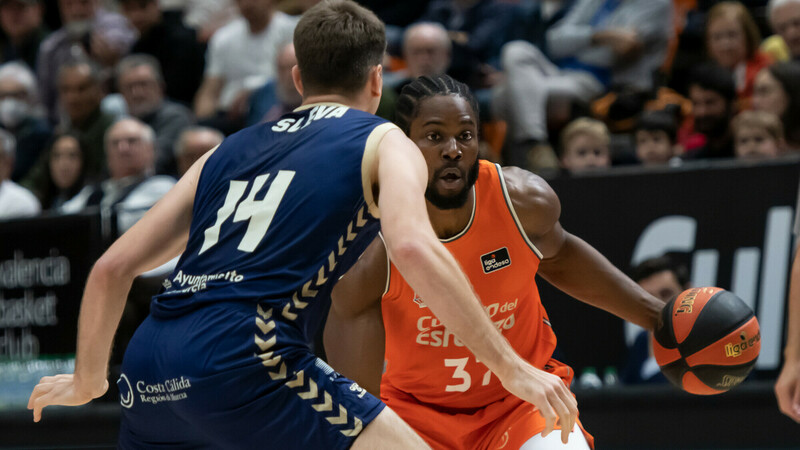 El Valencia Basket sortea la trampa táctica del UCAM Murcia (83-82)