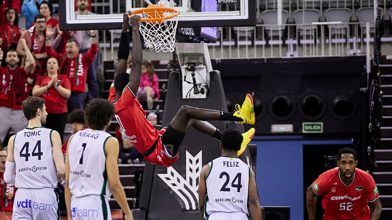 El Coviran Granada sabe sufrir para darse una alegría ante la Penya (86-83)