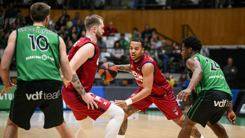 El UCAM Murcia estira su marcha triunfal en Badalona (75-82)