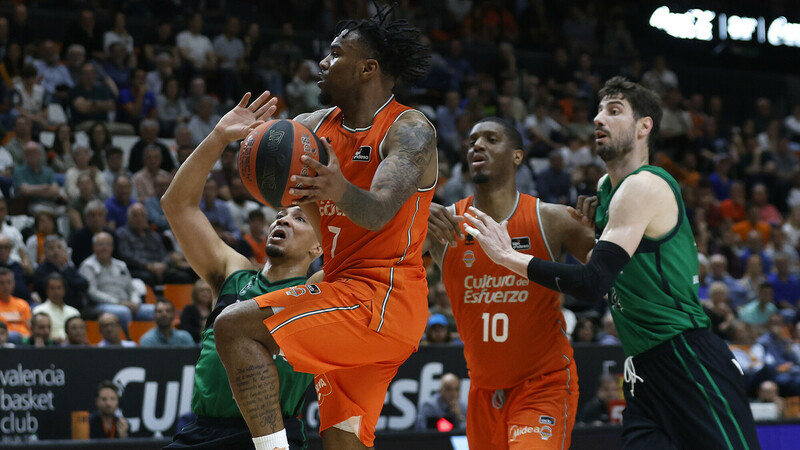 El Valencia Basket tumba a la Penya y se asegura el Playoff (83-75)