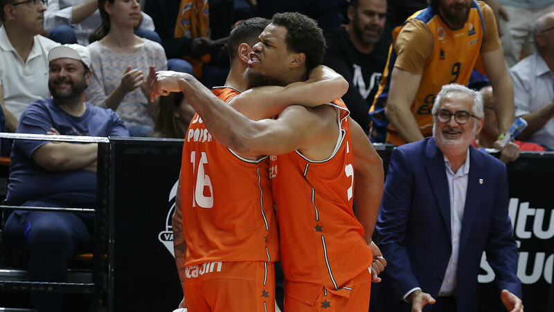 El Valencia Basket se aferra a la cuarta plaza (99-93)