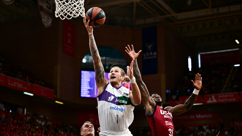 Unicaja, mejor desde el arranque, sigue vivo y fuerza el 4º partido (66-74)