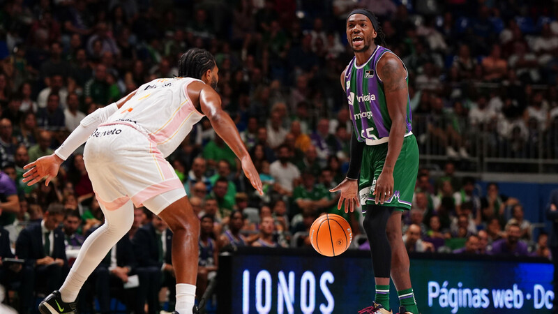 Un rodillo verde y morado para mantener el liderato (101-63)