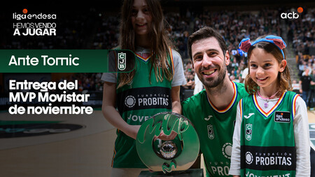 Ante Tomic recibe su trofeo como MVP Movistar de noviembre