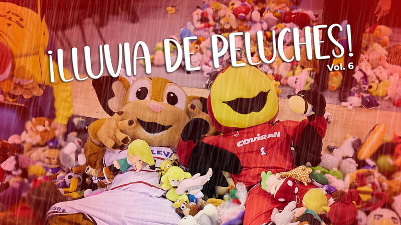 El Coviran Granada organiza una nueva lluvia de peluches solidaria