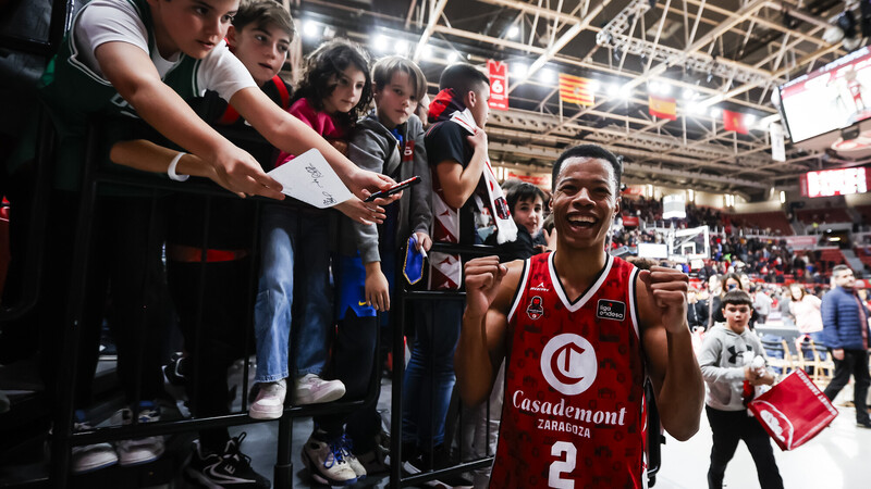 El huracán Casademont Zaragoza tumba al Barça (108-95)