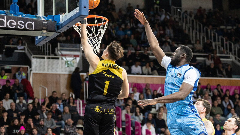 Kramer lidera con 30 puntos el triunfo de La Laguna Tenerife (83-92)