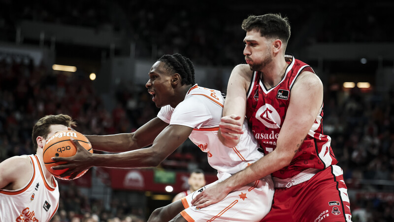 El Valencia Basket coquetea con la perfección en Zaragoza (71-115)