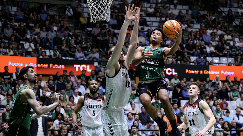 La Penya se reencuentra en el Olímpic con un Dotson imperial (87-79)