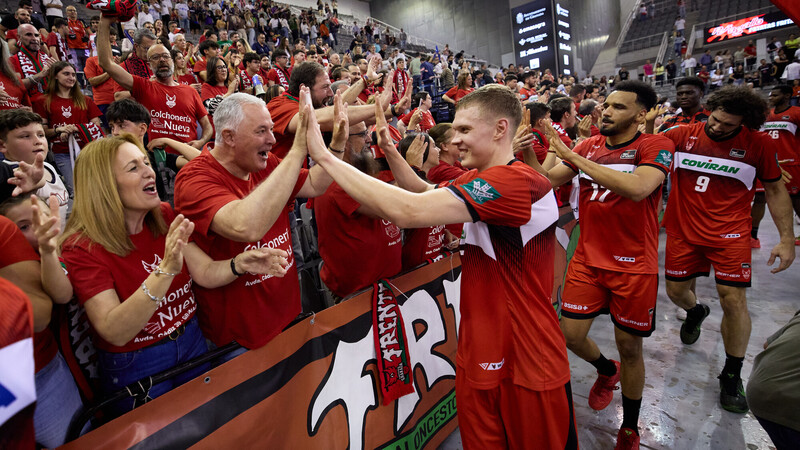 El Coviran Granada celebra su centenario acb con un triunfo capital
