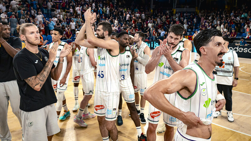 El Unicaja castiga el desacierto del Barça y fuerza el tercero (59-81)