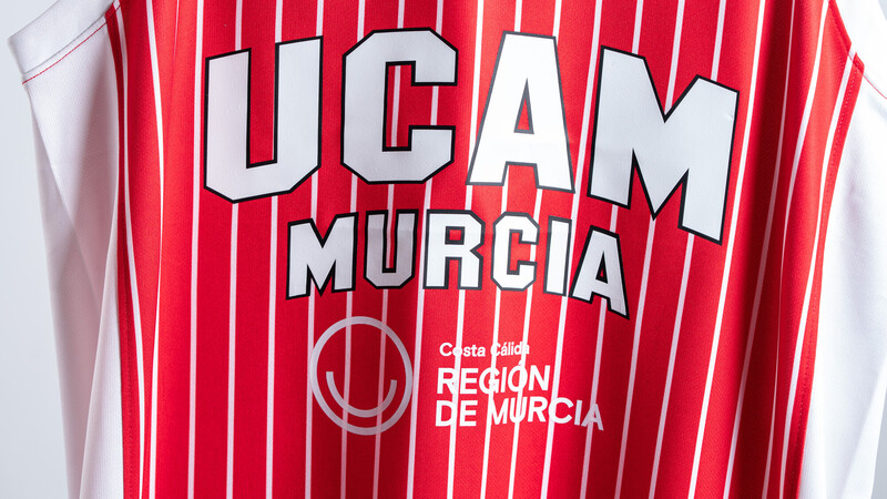 UCAM Murcia guiña a su historia en su nueva equipación