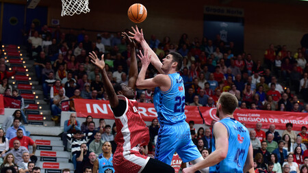 El doble-doble de un Brankovic perfecto