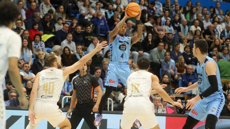 DeWayne Russell bate el record de asistencias del Río Breogán