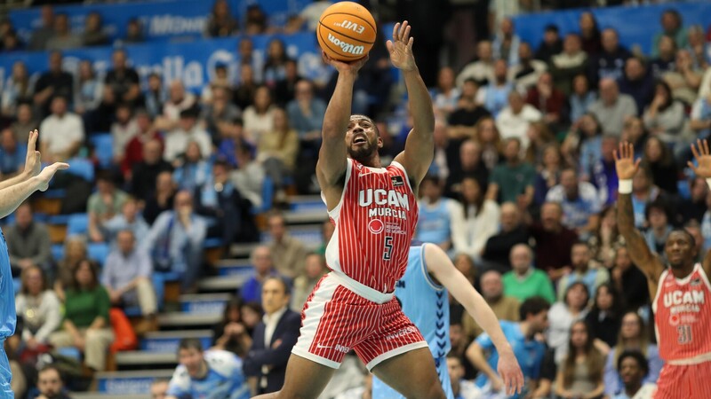 El UCAM Murcia da otro festival en Lugo