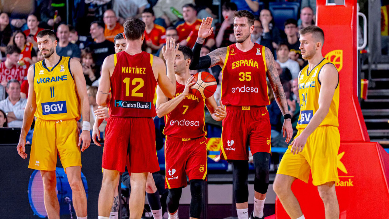 Espa&ntilde;a sella ante Ucrania su billete a la segunda fase