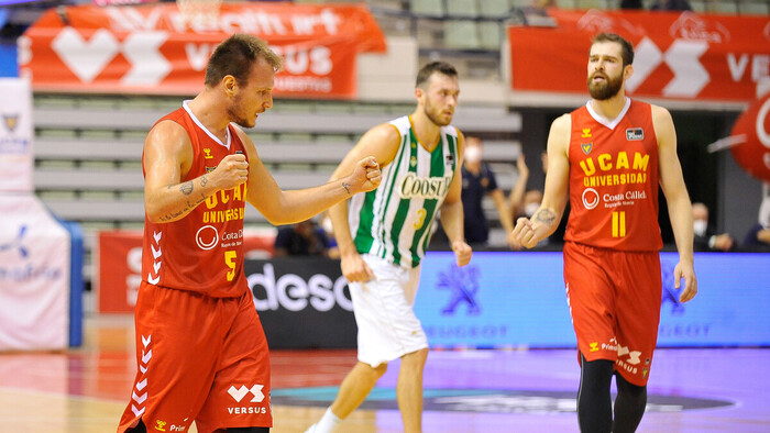 UCAM Murcia gana con apuros al Coosur Real Betis (74-72)