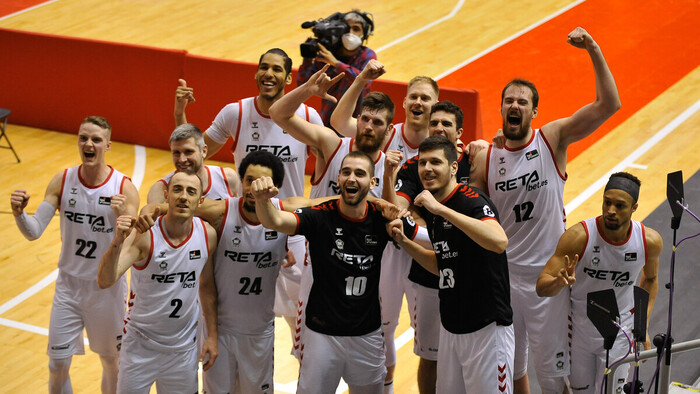 El RETAbet Bilbao Basket se impone al UCAM Murcia en la prórroga (82-90)