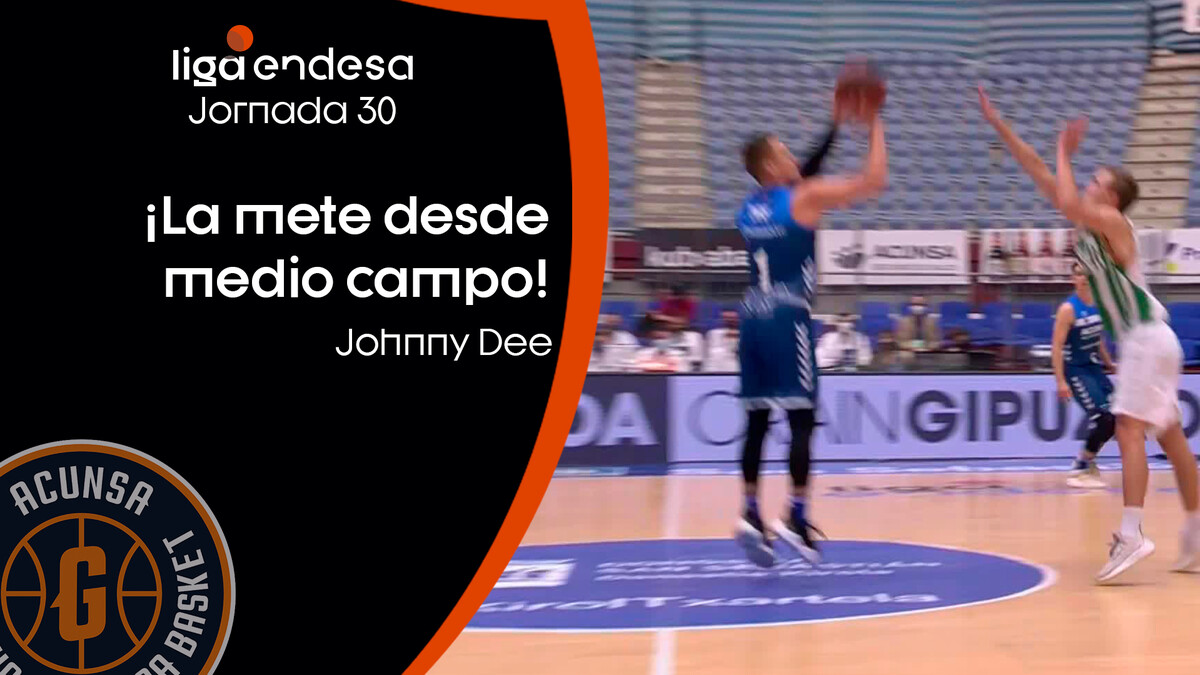 ¡Triplazo de Johnny Dee desde medio campo! 