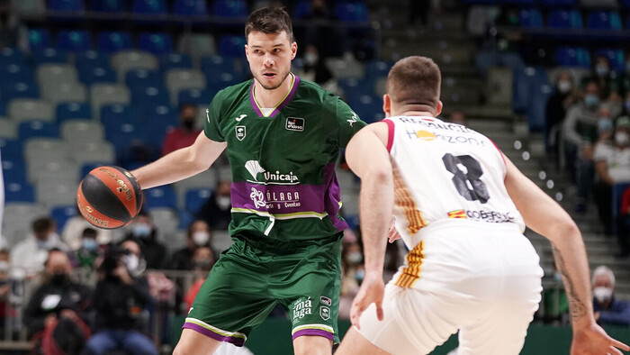 El Unicaja se da un festín de año nuevo ante Casademont Zaragoza (112-72)