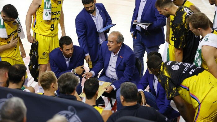 Txus Vidorreta avanza en el Top 10 de entrenadores con más triunfos acb