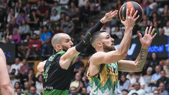 Surne Bilbao sorprende al Joventut en el arranque liguero