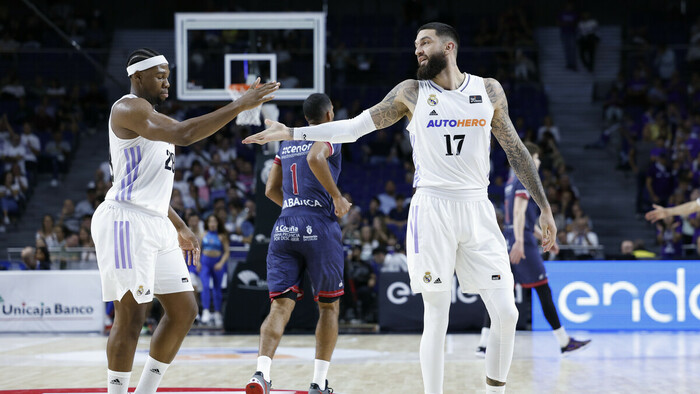 El Real Madrid domina en su debut en casa  (93-79)