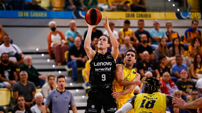 El Lenovo Tenerife se lleva el triunfo en el derbi (70-86)