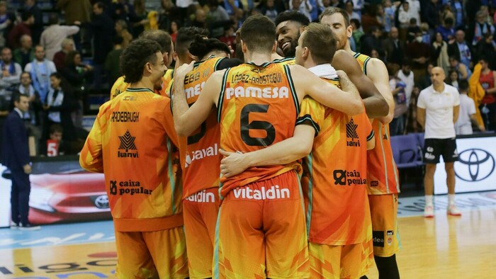 El orgullo taronja resuelve el duro test de Lugo (83-88)