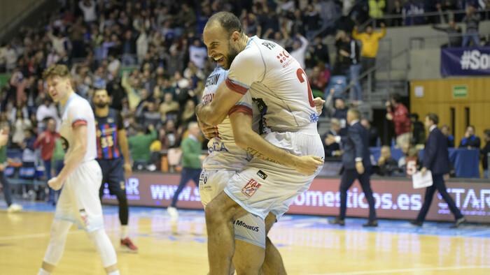 El Monbus Obradoiro tumba al Barça (76-74)