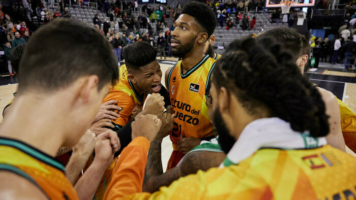 El Valencia Basket gana con solvencia al Coviran Granada (81-110)