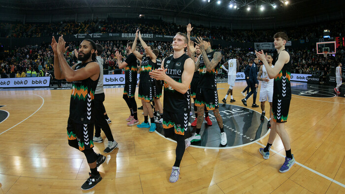 Surne Bilbao vence al UCAM Murcia y sigue ilusionándose con la Copa (99-81)