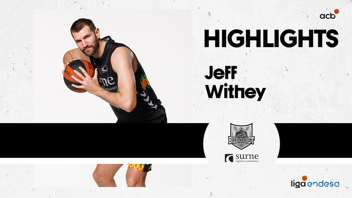 Jeff Withey imperial bajo los tableros