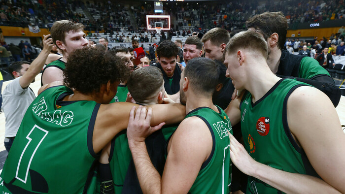 Remontada estelar de una Penya que cree en su propio sueño (94-81)