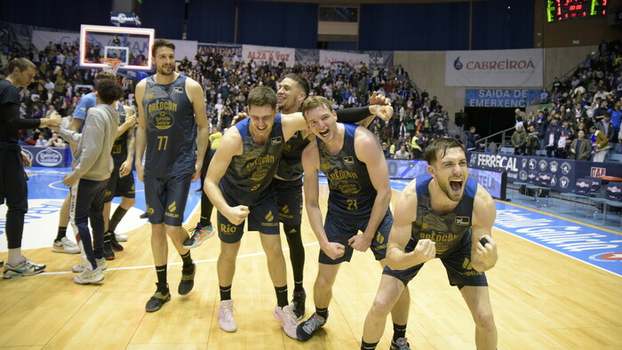 El Río Breogán logra un histórico triunfo en Santiago (67-74)