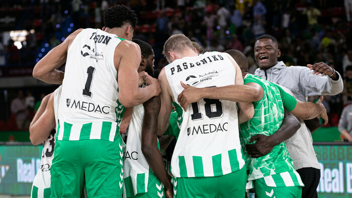 La fe bética se impone en la prórroga ante Lenovo Tenerife (80-76)