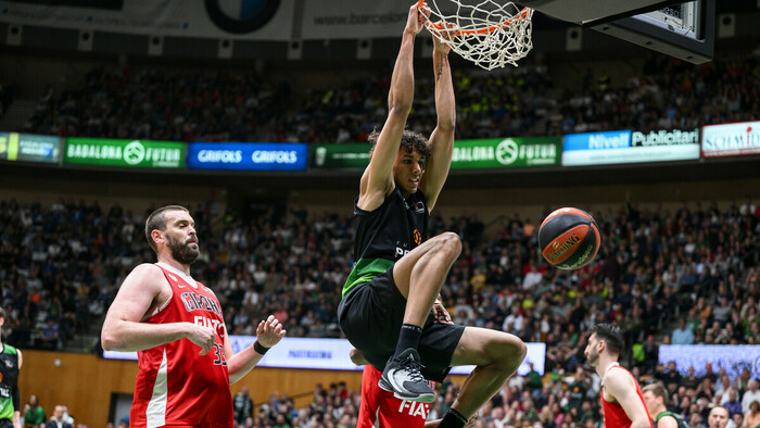 La Penya redondea la fiesta del Olímpic (92-64)